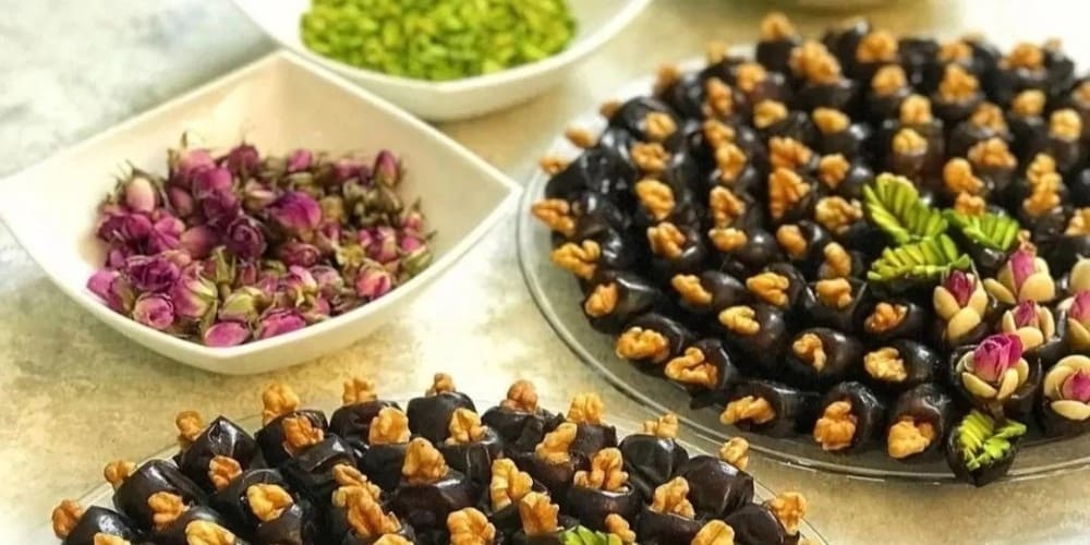 حلوا و میوه ها ترکیب ایده آل برای جشن ها و تولد